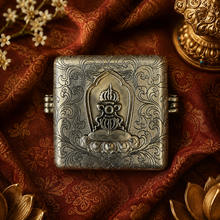 Cargar imagen en el visor de la galería, Limited Edition: White Umbrella (Sitatapatra) Protection Amulet